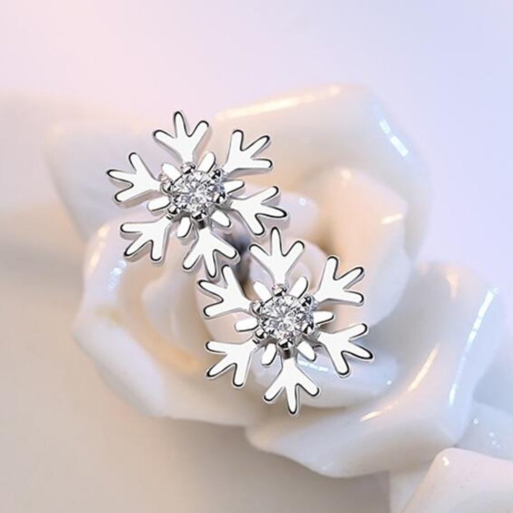 NEW 925 Sterling Silver Diamond Snowflake Earrings